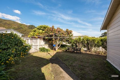 Photo of property in 1a Freyberg Street, Waterloo, Lower Hutt, 5011