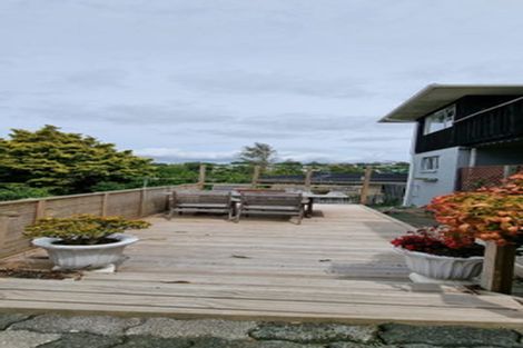 Photo of property in 38 Deverell Place, Northcross, Auckland, 0632