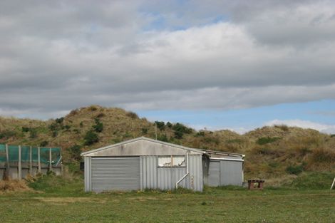 Photo of property in 4 James Street, Waikawa Beach, Manakau, 5573