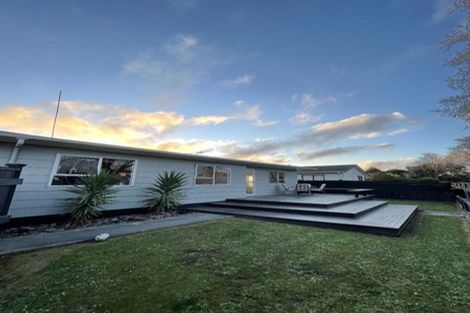 Photo of property in 38 Suzanne Grove, Kelvin Grove, Palmerston North, 4414