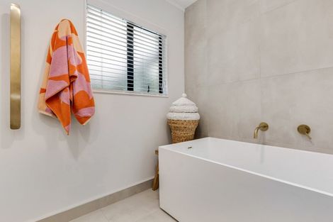 Photo of property in 341a Ostrich Farm Road, Pukekohe, 2679