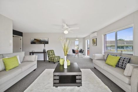 Photo of property in 2/527 Weymouth Road, Weymouth, Auckland, 2103
