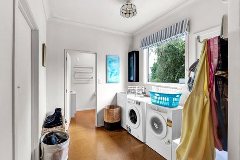 Photo of property in 3 Cross Street, Lepperton, New Plymouth, 4373