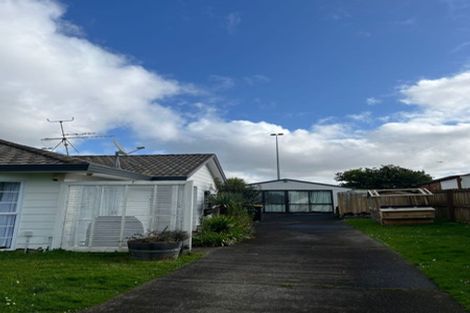 Photo of property in 24 Randwick Place, Randwick Park, Auckland, 2105