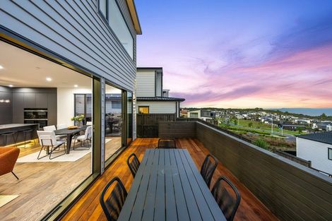 Photo of property in 52 Kumukumu Road, Long Bay, Auckland, 0630