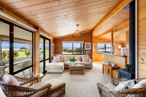 Photo of property in 1 Moana Drive, Mahia, 4198