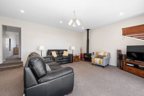 Photo of property in 17 Bushglen Court, Browns Bay, Auckland, 0630