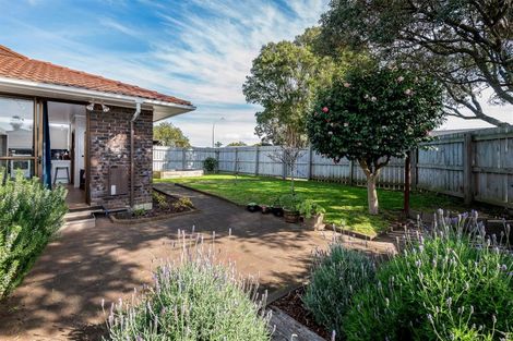 Photo of property in 1/3 Tyrian Close, Half Moon Bay, Auckland, 2012