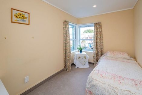 Photo of property in 6 Cranbrook Grove, Waikanae, 5036