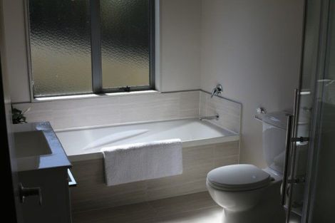 Photo of property in 3 Brindle Way, Newlands, Wellington, 6037