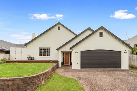 Photo of property in 62 Cairns Crescent, Rototuna, Hamilton, 3210