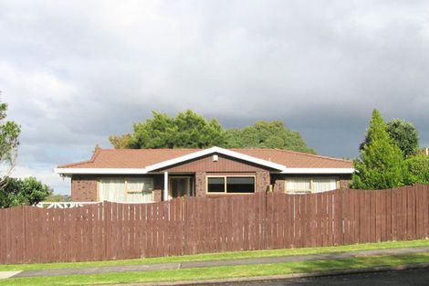 Photo of property in 28 Palmyra Way, Half Moon Bay, Auckland, 2012