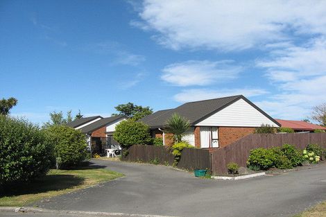 Photo of property in 23 Farnley Place, Parklands, Christchurch, 8083