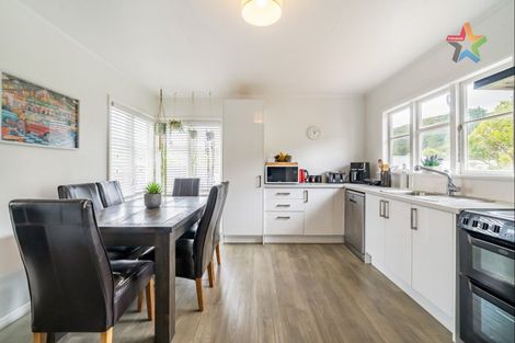 Photo of property in 35 Lees Grove, Wainuiomata, Lower Hutt, 5014