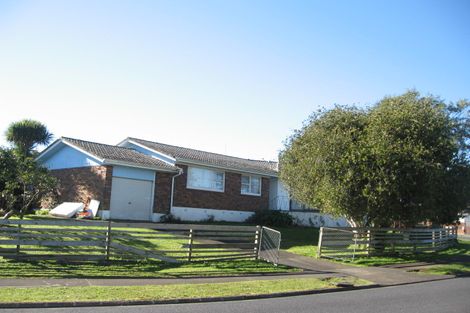 Photo of property in 42 Hobart Crescent, Wattle Downs, Auckland, 2103