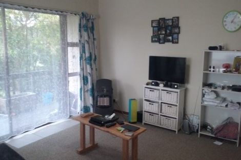 Photo of property in 2/83 Daffodil Street, Titirangi, Auckland, 0604