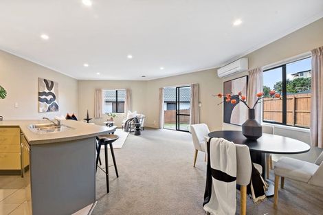 Photo of property in 11 Sunvista Avenue, Oteha, Auckland, 0632