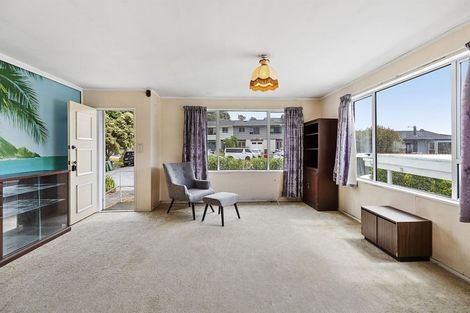 Photo of property in 11 Yarrow Place, Papakowhai, Porirua, 5024