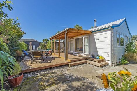 Photo of property in 16 Ensors Place, Waikuku Beach, 7402