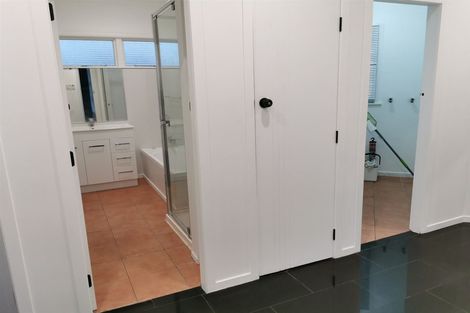 Photo of property in 3/240 Pakuranga Road, Pakuranga Heights, Auckland, 2010