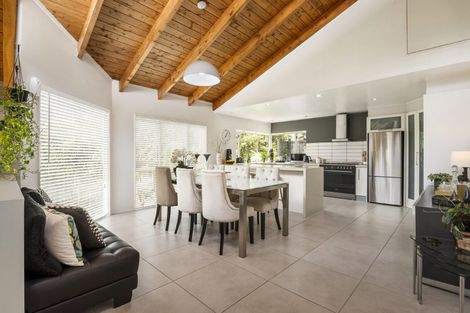 Photo of property in 2/12a Mcdowell Crescent, Hillcrest, Auckland, 0627