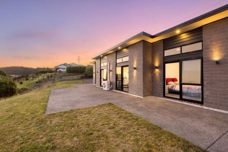 Photo of property in 51 Percy Kinsman Crescent, Riverstone Terraces, Upper Hutt, 5018