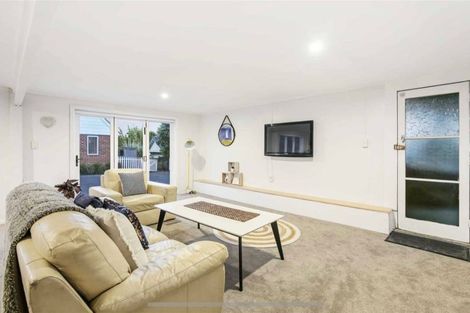 Photo of property in 2/5 Elderwood Lane, Belmont, Auckland, 0622