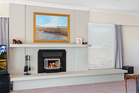 Photo of property in 16 Ara Kuaka, Waikanae Beach, Waikanae, 5036