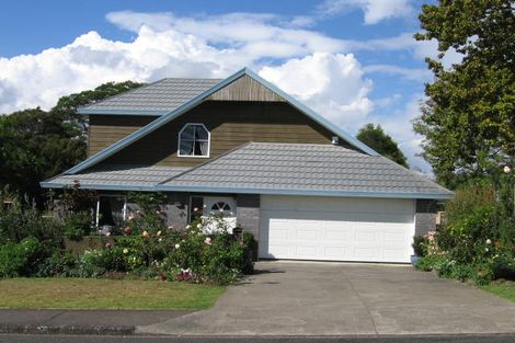 Photo of property in 1/14 Cleve Road, Green Bay, Auckland, 0604