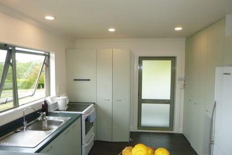 Photo of property in 83 Tawa Road, Kumeu, 0891