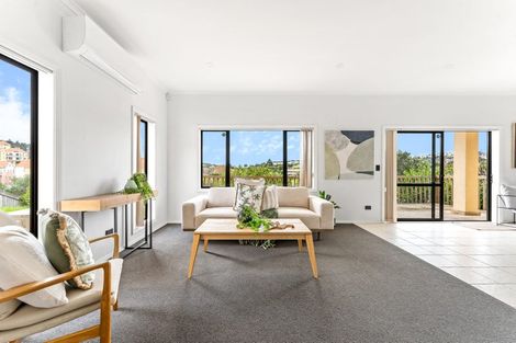 Photo of property in 42 Parkwood Crescent, Gulf Harbour, Whangaparaoa, 0930