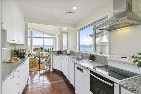 Photo of property in 7 Harbour Park Terrace, Khandallah, Wellington, 6035