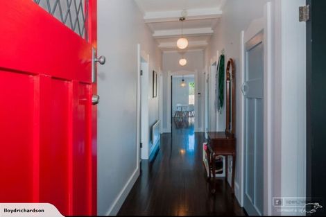 Photo of property in 39 Cambridge Terrace, Waiwhetu, Lower Hutt, 5010