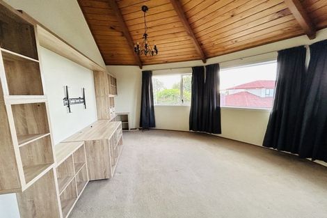 Photo of property in 25 St Simon Place, Botany Downs, Auckland, 2010