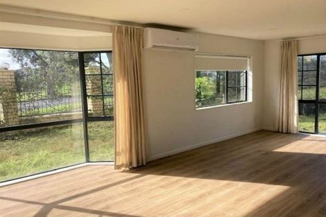 Photo of property in 2 Cyclamen Road, Mangere, Auckland, 2022