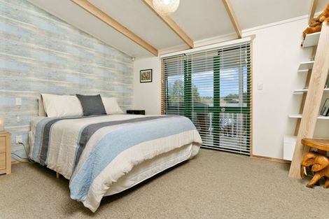Photo of property in 2/42 Woodlands Crescent, Browns Bay, Auckland, 0630