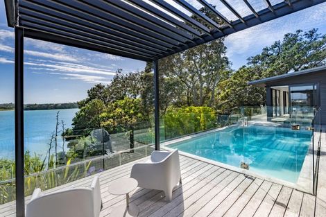 Photo of property in 10a First Avenue, Stanley Point, Auckland, 0624