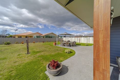 Photo of property in 18 Belgrove Place, Waipukurau, 4200