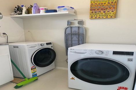 Photo of property in 7 Porter Avenue, Te Atatu South, Auckland, 0610