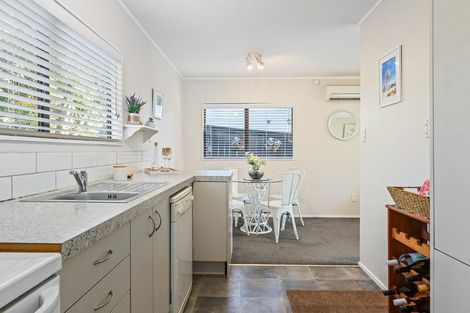 Photo of property in 3/39 Fairmount Road, Titirangi, Auckland, 0604