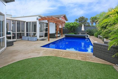 Photo of property in 5 Taitua Drive, Te Atatu South, Auckland, 0610