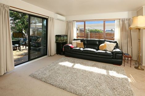 Photo of property in 2/3 Papatahi Place, Henderson, Auckland, 0610