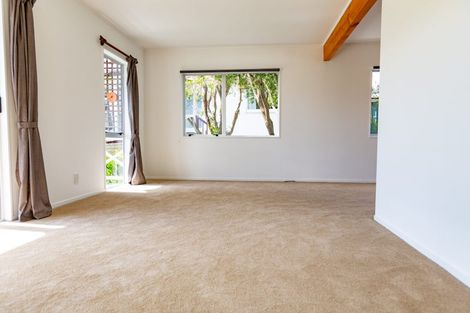 Photo of property in 1396 Whangaparaoa Road, Army Bay, Whangaparaoa, 0930