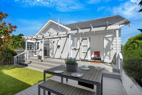 Photo of property in 1/227 Meola Road, Point Chevalier, Auckland, 1022