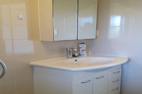 Photo of property in 13 Robin Lane, Browns Bay, Auckland, 0630