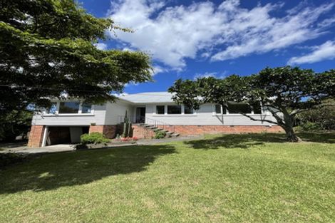 Photo of property in 8 Barron Drive, Green Bay, Auckland, 0604