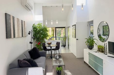 Photo of property in 1/9a Wyvern Place, Glenfield, Auckland, 0629