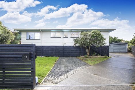 Photo of property in 19 Magdalen Place, West Harbour, Auckland, 0618