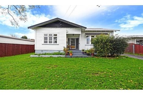 Photo of property in 2 Mckean Avenue, Manurewa, Auckland, 2102