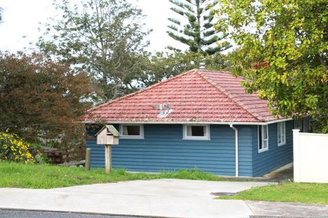 Photo of property in 4 Alexander Street, Cockle Bay, Auckland, 2014